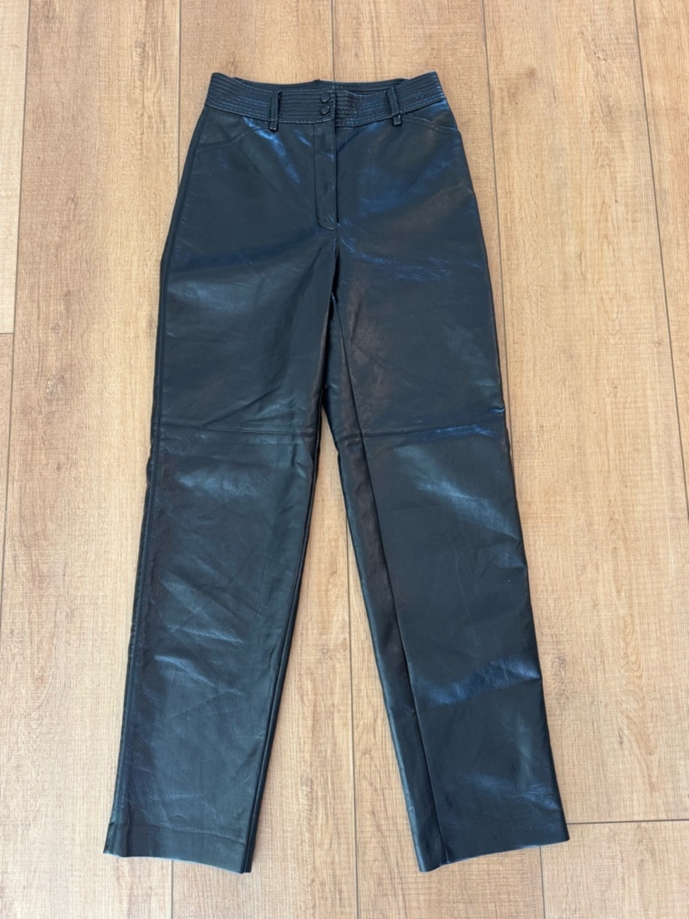 Aritzia Wilfred Faux Leather Pants (Rebel Style) – Size 4 – New